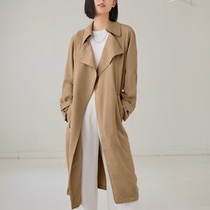 Classic, old money, trench from Aritzia. Worn once!